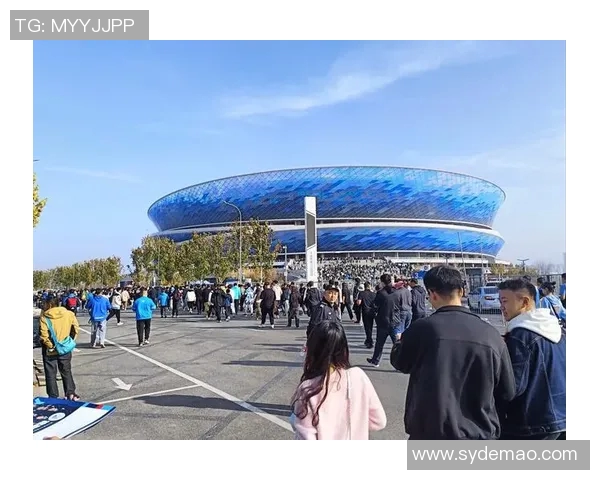 足球巨星亨利亲临茂名与球迷互动分享足球梦想与激情 足球巨星亨利亲临茂名与球迷互动分享足球梦想与激情