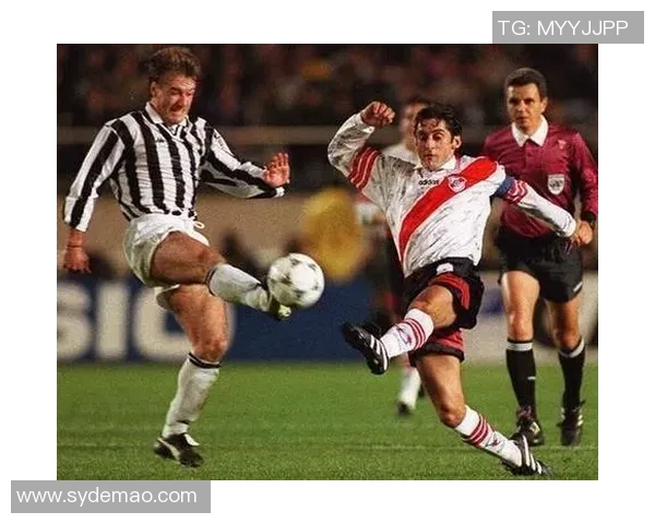 1960年足球明星收入揭秘：当年的薪资水平与现状对比分析